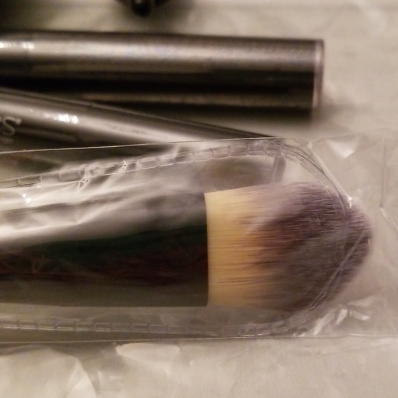 Motives Makeup kit *CLEAROUT* - Picture 6 of 7